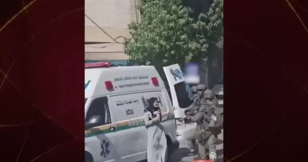 Batı Şeria da zulmü giderek artıyor: İsrail askerleri ambulansın önünü kapatıp...