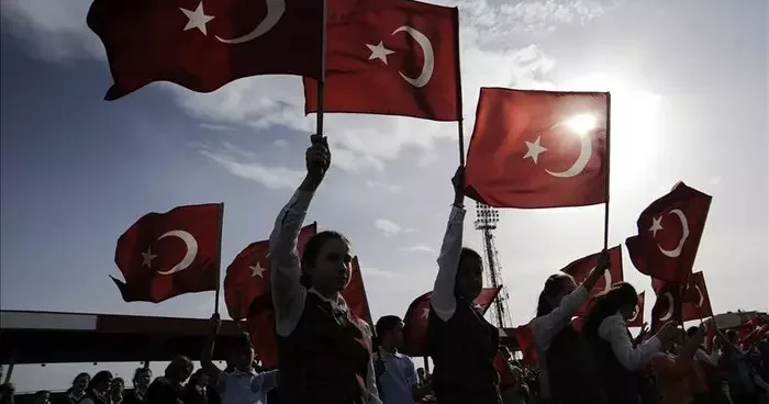 29 Ekim öncesi öğrenciler ve öğretmenler için 1,5 günlük tatil müjdesi