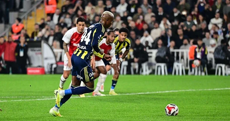 Talisca köşeyi değiştirince penaltıları atmaya başladı!