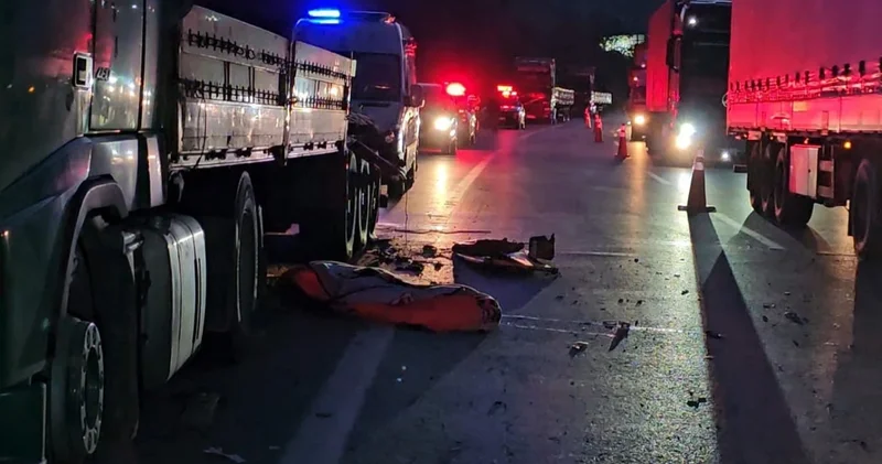 Sakarya da tır şoförü feci şekilde can verdi