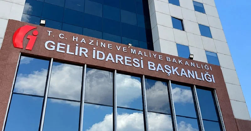 Devlet Malzeme Ofisi Genel Müdürü Şinasi Candan, Gelir İdaresi Başkanlığına getirildi.
