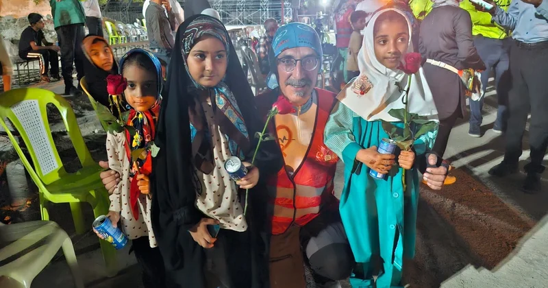 Minab Bisiklet Kervanı 18 günde İran a ulaştı: Hava saldırısında ölen 168 öğrenci okulun enkazında anıldı