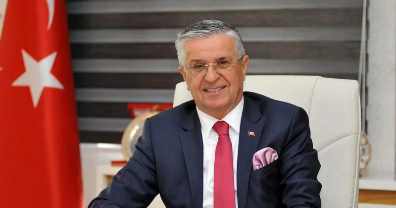Antalya Kemer Belediye Başkanı Topaloğlu, 8 meclis üyesiyle CHP den istifa etti