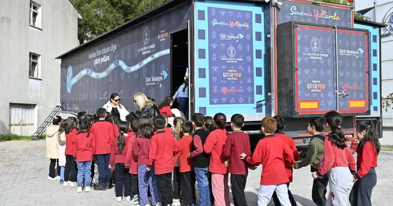 Gezen Sinema Tırı Demirci de çocuklarla buluştu