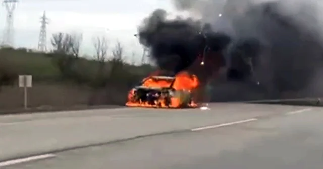 Otomobil, seyir sırasında alev aldı; sürücü son anda kurtuldu Edirne Haberleri