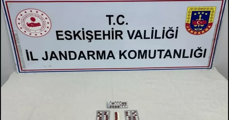 Uyuşturucu bulunduran 2 şahıs jandarma kontrolüne takıldı