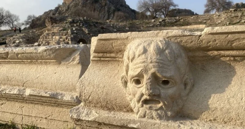 Kastabala Antik Kenti nde 5 mask kabartması daha bulundu