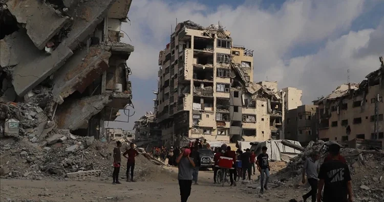 Gazze de 33 kişi yaşamını yitirdi