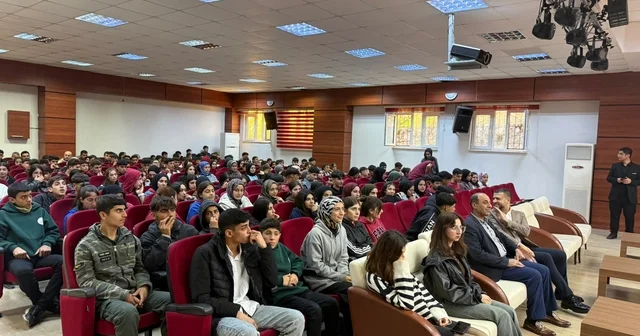 Diyarbakır da lise öğrencilerine Etkili Sınav Hazırlığı Stratejileri konferansı verildi Diyarbakır Haberleri