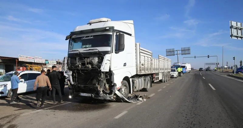 Diyarbakır da feci kaza: 2 kişi öldü, 3 kişi yaralandı