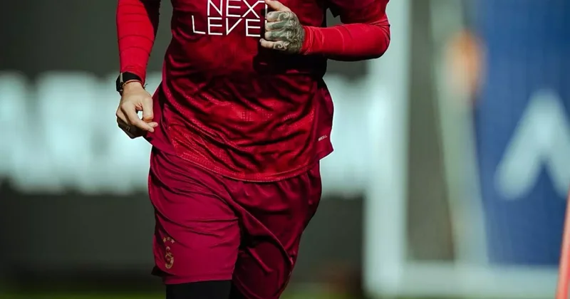 Osimhen in yokluğunda fırsat bekleyen Icardi ye Okan Buruk tan kötü haber