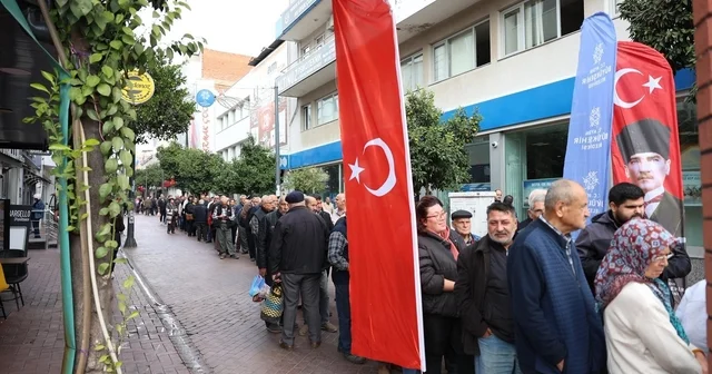 Aydın Büyükşehir, binlerce fideyi Nazilli de vatandaşlara dağıttı Aydın Haberleri
