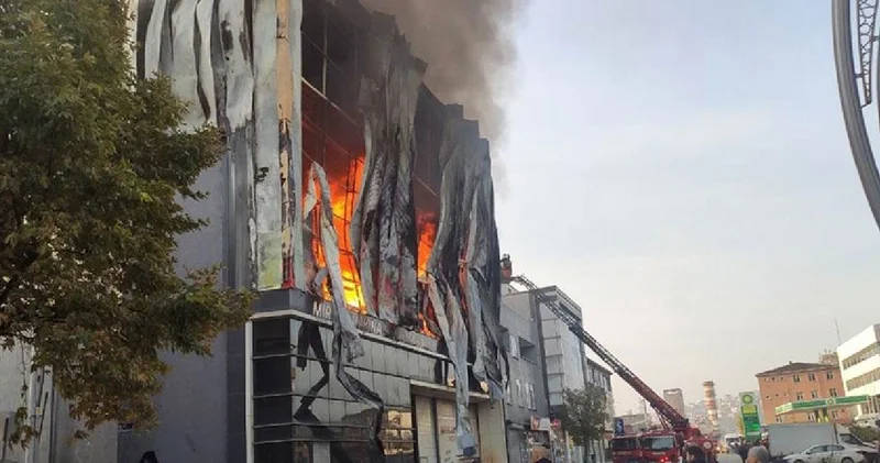 2 si çocuk 7 kişiye mezar olan parfüm fabrikası yıkılıyor