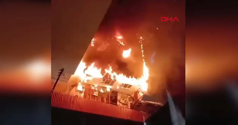 Faciaya ramak kala... Halı fabrikasının bitişindeki iki katlı evde korkutan yangın