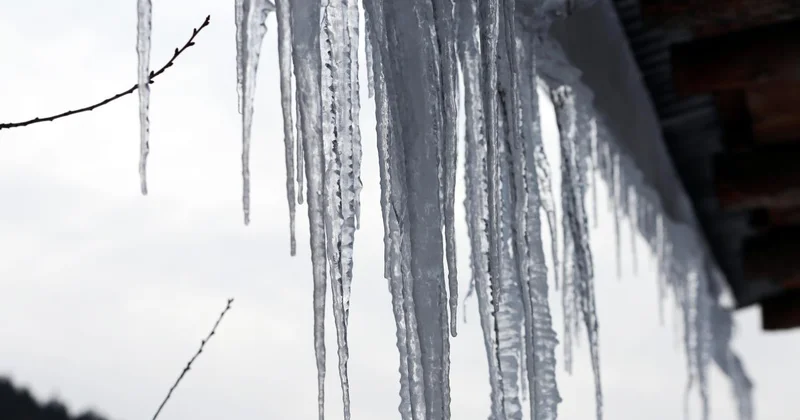 Çatıdan düşen kar ve buz nedeniyle sakat kalan öğrenciye 20 milyon lira tazminat
