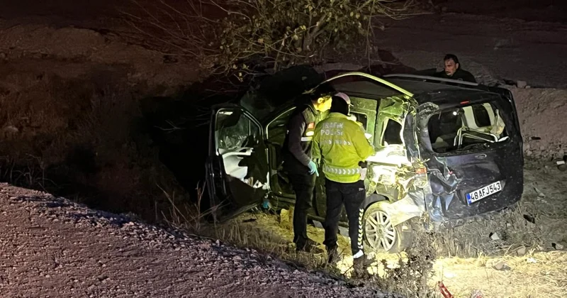 Konya da hafif ticari araç devrildi: 1 ölü, 3 yaralı