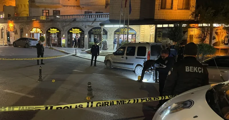 Şehrin göbeğinde silahlı saldırı! İş yerini kurşun yağmuruna tuttular