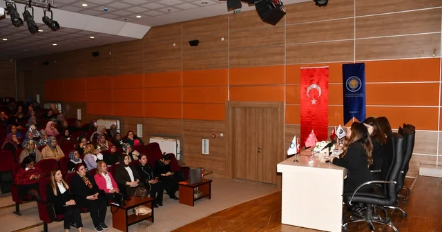 Diyarbakır da Kadına Yönelik Şiddet ve Kadın Cinayetleri paneli gerçekleştirildi Diyarbakır Haberleri