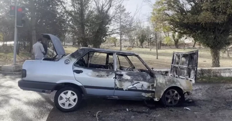 İşten çıkıp eve giderken otomobili yandı
