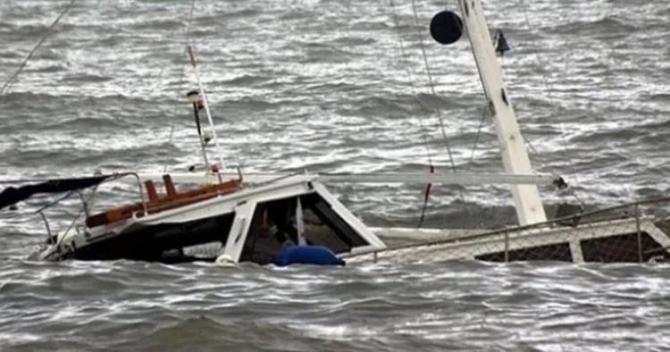 Tekne alabora oldu: 64 kişi kayıp