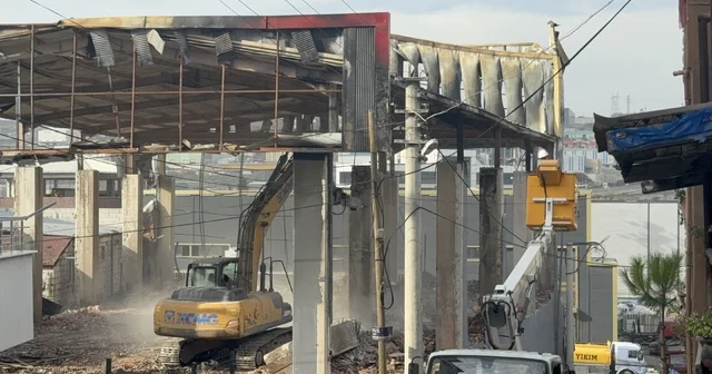 7 kişinin öldüğü parfüm dolum tesisi yıkılıyor Kocaeli Haberleri