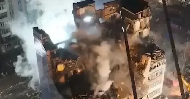 Ruslar Ukrayna nın Ternopil şehrine saldırdı: 23 ölü 92 yaralı VİDEO İZLE