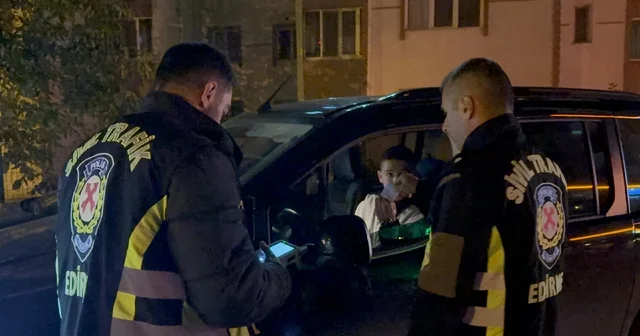 Edirne de polis ekiplerinden sıkı denetim Edirne polisi Kafeler Caddesi nde kuş uçurtmadı Edirne Haberleri