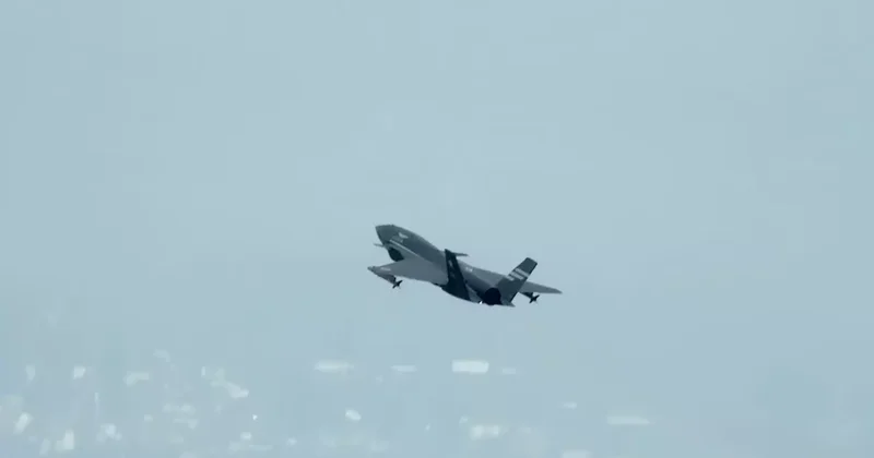 KIZILELMA gökyüzünde tarih yazdı: F 16 eşliğinde tam isabet