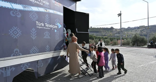 Demirci de gezen sinema tırı çocuklara unutulmaz anlar yaşattı Manisa Haberleri