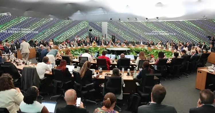 Zenginler sözünden dönüyor! Parayı silaha harcayacaklar