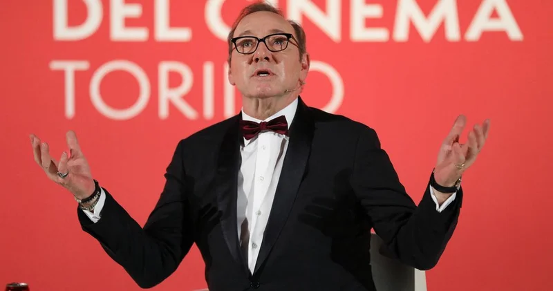 Kevin Spacey: Evsizim, otelde yaşıyorum