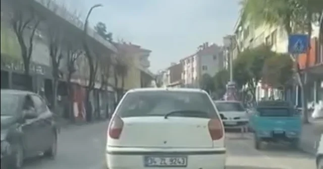 Araçtan sokağa broşür fırlatan kişi, ceza yedi Bolu Haberleri