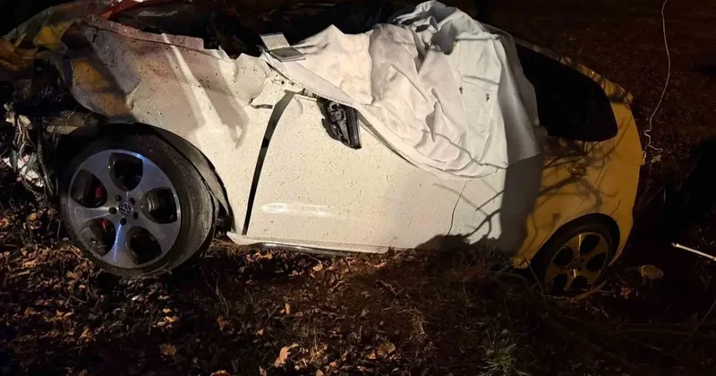 Burdur’da kamyonet ile çarpışan otomobil hurdaya döndü: 1 ölü, 1 yaralı