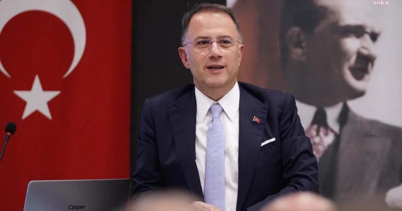 Özgür Özel mitingde kutladı: Mehmet Murat Çalık tan doğum gününde mesaj