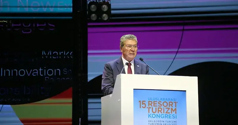 KKTC Başbakanı Üstel: Güneye gelen turistlerin kuzeye geçişinin engellenmesi turizm etiğine aykırıdır