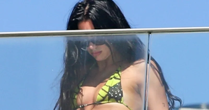 Dua Lipa konser için gittiği Brezilya da bikinili görüntülendi