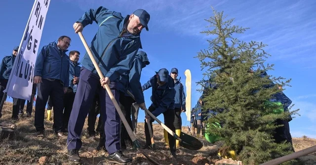PTT AŞ 185. kuruluş yıl dönümünde 4 bin 185 fidanı toprakla buluşturdu Ankara Haberleri