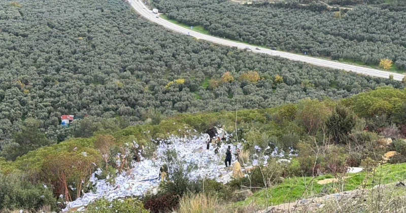 Kontrolden çıkan TIR uçurumdan yuvarlandı: 2 ölü!