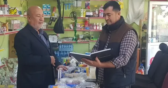 Gaziantep’te hayırseverler bakkalın veresiye defterini satın alarak 50 hanenin borcunu sildi VİDEO İZLE