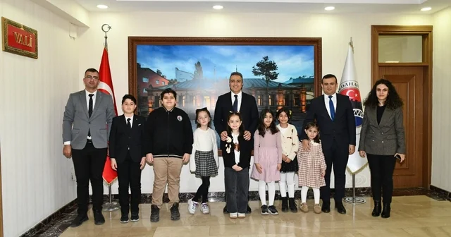 Vali Çiçek, 20 Kasım Dünya Çocuk Hakları Günü nde çocukları ağırladı Ardahan Haberleri