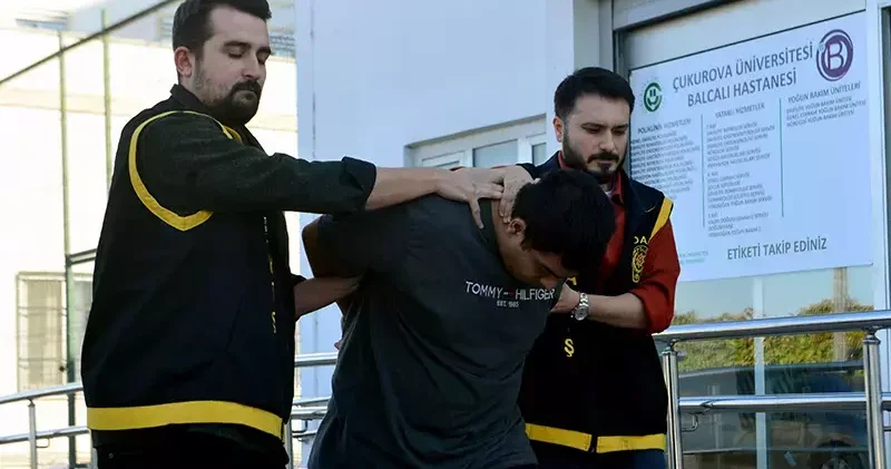 Husumetli olduğu komşusunu öldürdü, oğullarını yaraladı