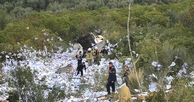 Bursa da kağıt yüklü TIR, uçurumdan yuvarlandı: 2 ölü Bursa Haberleri