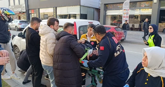 Bursa da hafif ticari araç cipe çarptı: 1 yaralı Kaza anı bir işyerinin kamerasına yansıdı Bursa Haberleri