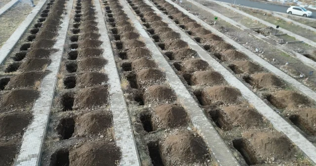 Erzurum da dondurucu soğuklar öncesi 500 kışlık mezar kazıldı Erzurum Haberleri