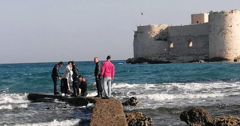 Mersin de denize giren genç boğuldu