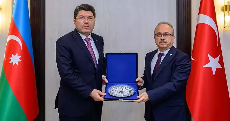 Bakan Tunç, Türkiye nin Bakü Büyükelçiliği ni ziyaret etti