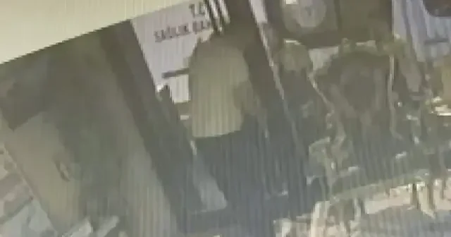 Fatih teki zehirlenme faciasında yeni detaylar: Böcek ailesinin otelde kilitli kaldığı anlar ortaya çıktı VİDEO İZLE