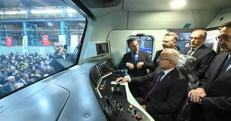 4 ile raylı sistem müjdesi! Bakan Uraloğlu açıkladı