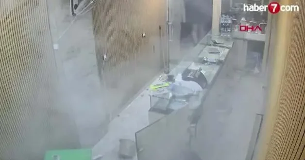 Suriye de affedilmeyen kalleşlik anları.... 2 si de idam edildi