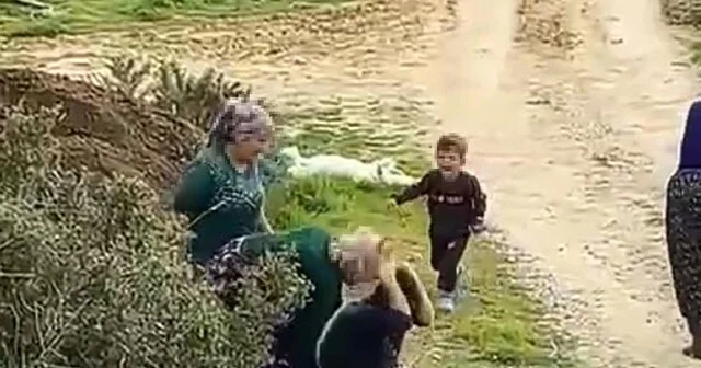 Oğlunun gözü önünde kuzenleri tarafından darbedildi; o anlar kamerada Manisa Haberleri